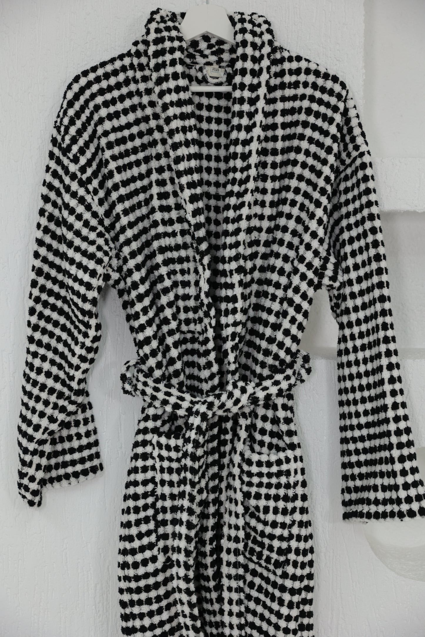 THICK BLACK&WHITE BATHROBE image 2