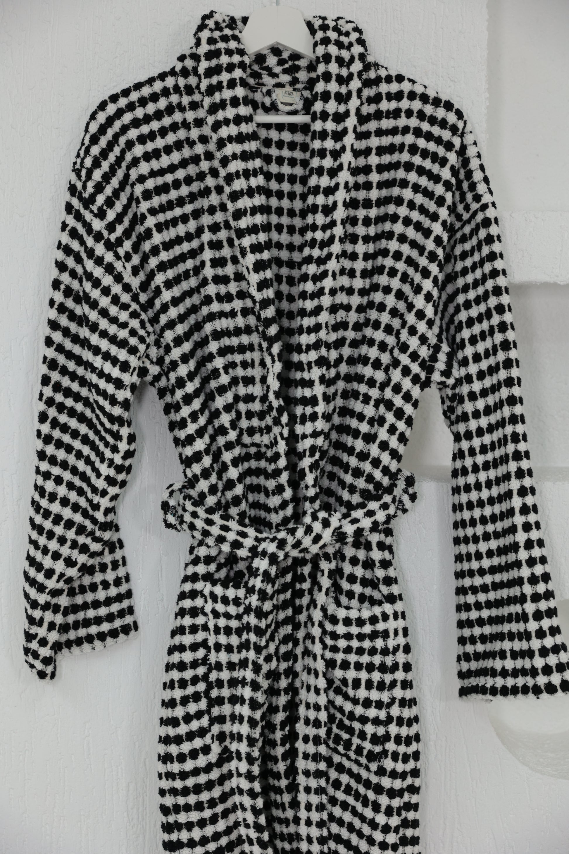 THICK BLACK&WHITE BATHROBE image 2