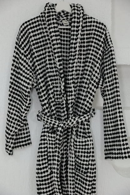 THICK BLACK&WHITE BATHROBE image 2