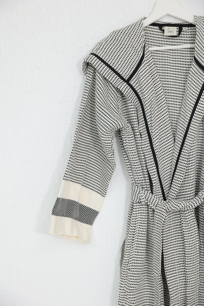 COTTON WHITE&BLACK BATHROBE image 1