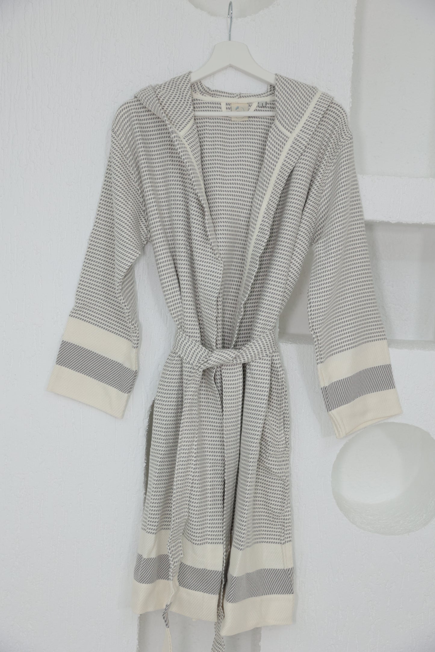 COTTON GRAY&WHITE BATHROBE image 0