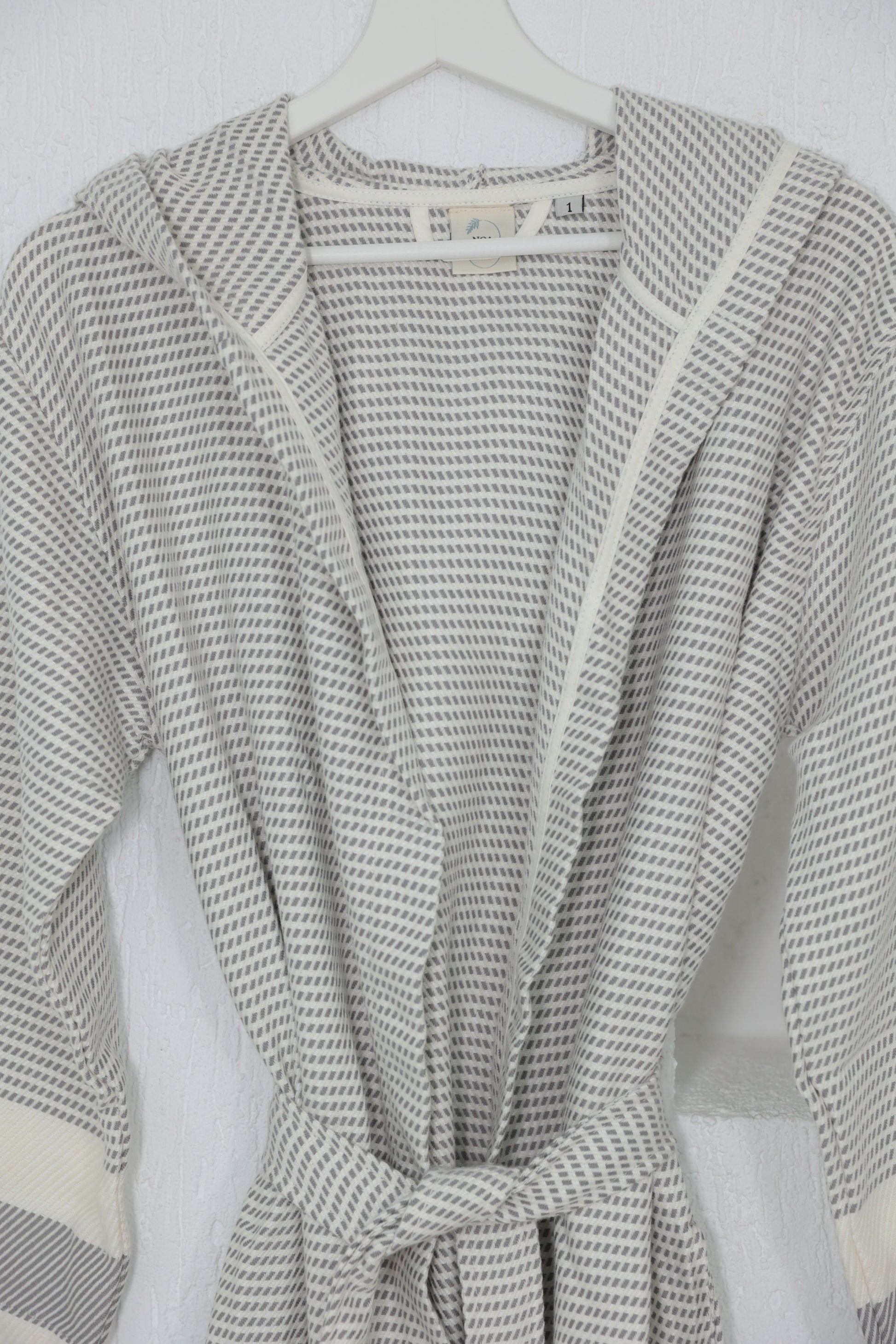 COTTON GRAY&WHITE BATHROBE image 1
