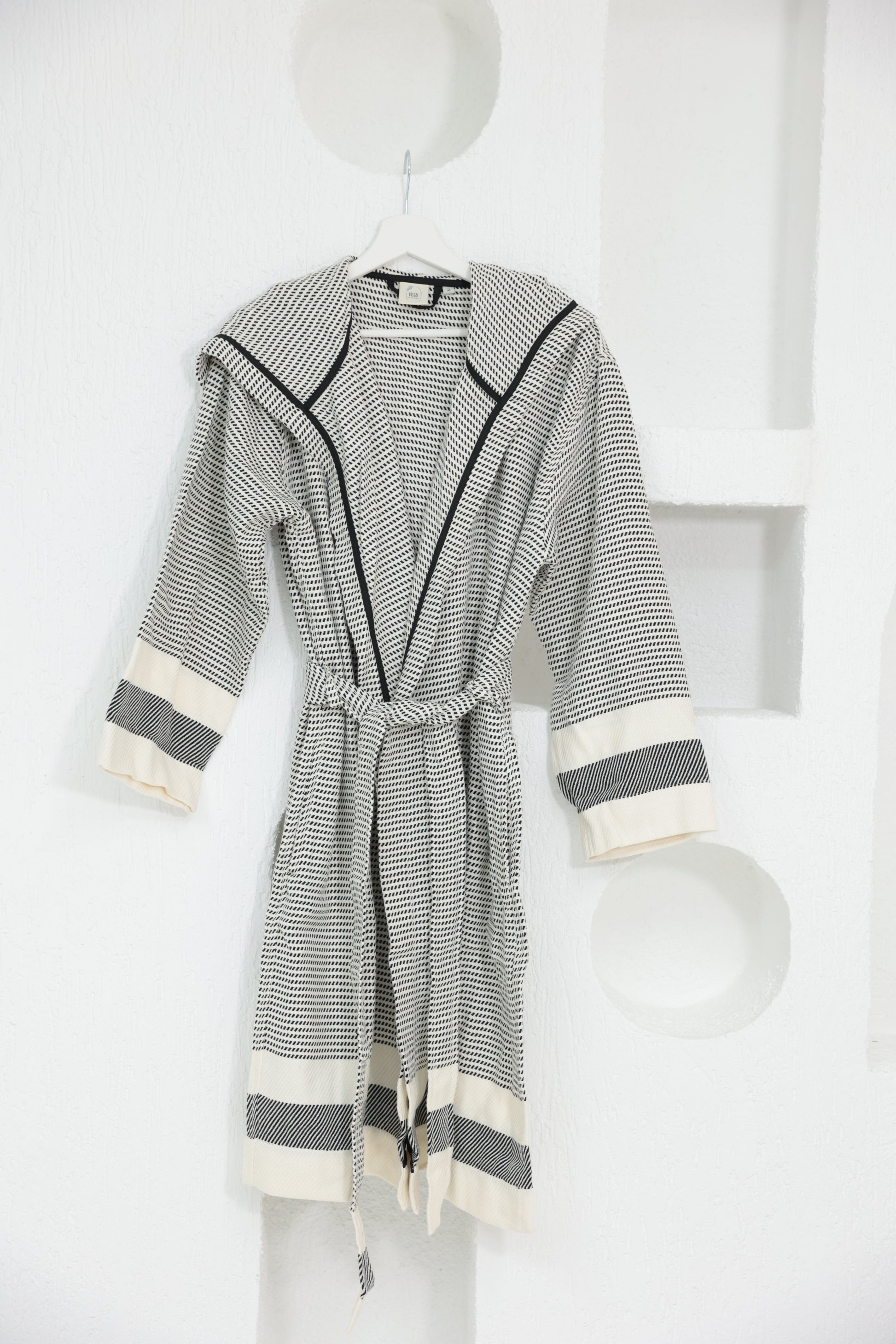 COTTON WHITE&BLACK BATHROBE image 0
